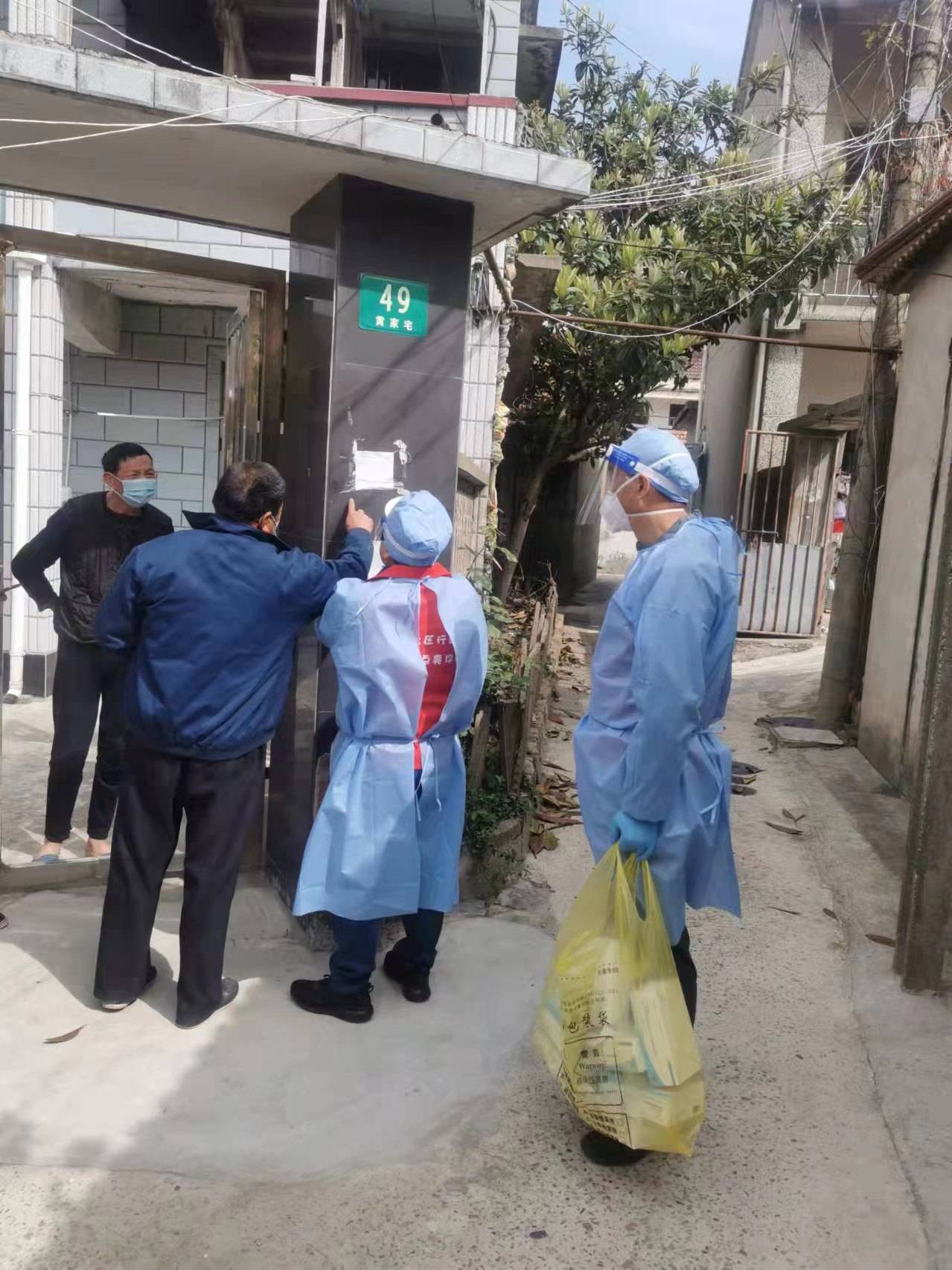 黃建勇 浦東新區(qū)惠南鎮(zhèn)梅花居委小區(qū)志愿者 001